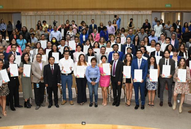 Reciben 245 egresados BUAP Premio Ceneval al Desempeño de Excelencia