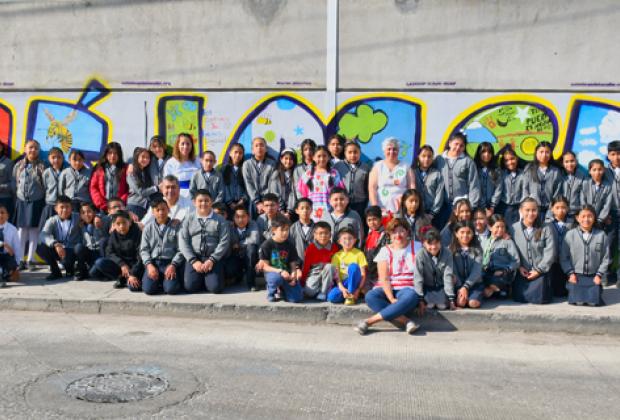 Impulsa BUAP identidad cultural y lenguas maternas en escolares con arte muralista