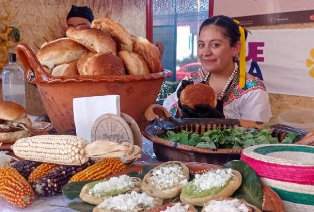 Incluyen a cocineras tradicionales de Puebla en Catálogo de Turismo de Romance