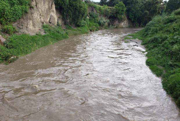 Hasta 150 textileras de Puebla y Tlaxcala descargan al río Atoyac