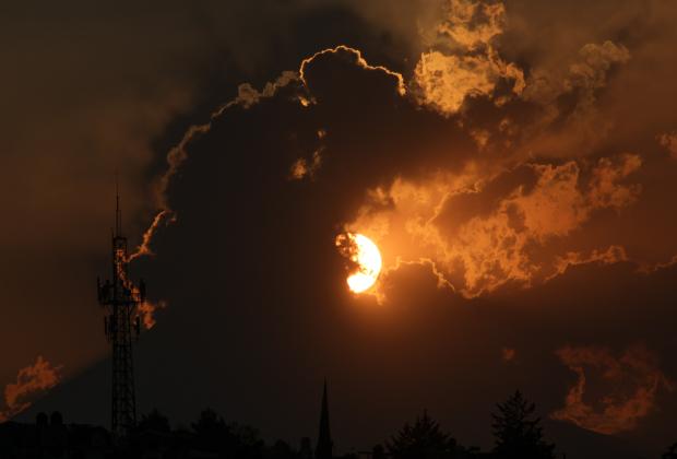 VIDEO Atardecer poblano entre nubes