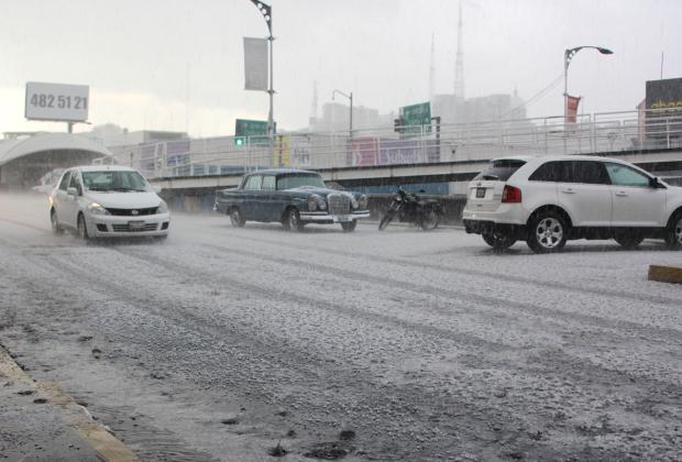 Puebla capital se pinta de blanco tras fuerte granizada