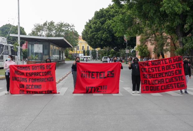 VIDEO Estudiantes de Teteles cierran el bulevar 5 de Mayo