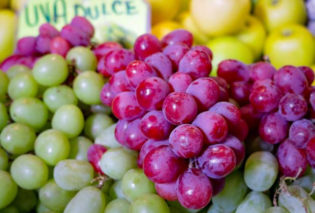 VIDEO Incrementa la venta de uvas en mercados de Puebla