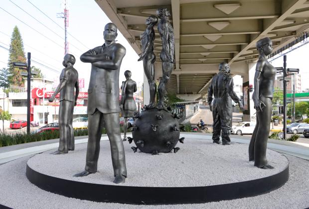 VIDEO Monumento Héroes rinde homenaje a personal de salud