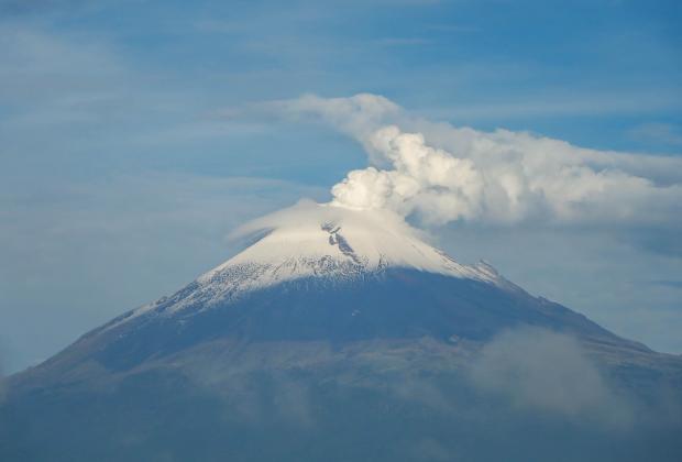 El Popocatépetl registra 30 exhalaciones de baja intensidad