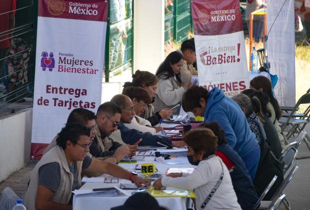 VIDEO Entregan tarjetas del programa Pensión Mujeres Bienestar