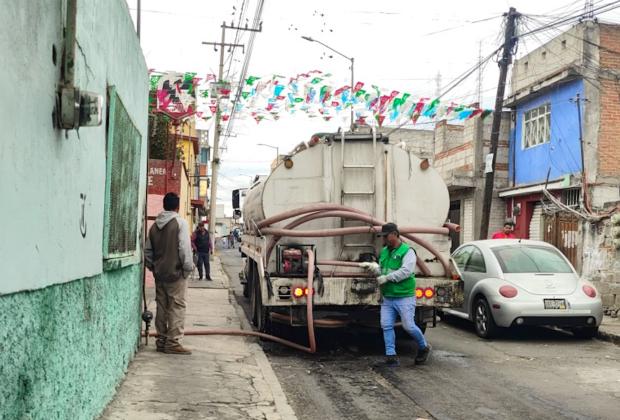 Vecinos cierran la Diagonal, llevan más de una semana sin agua