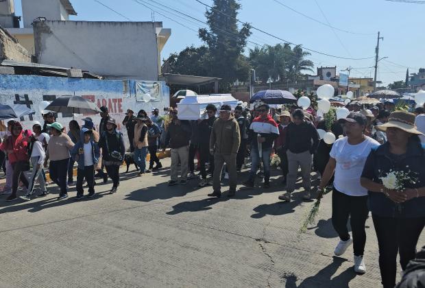 VIDEO Dan último adiós a Génesis, quien fue asesinada en Cuautlancingo, Puebla