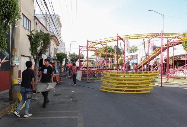 Colocan juegos para la Feria de la Junta Auxiliar de San Baltazar Campeche