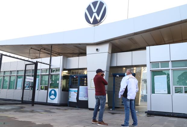 Sindicato de VW cita a trabajadores el domingo para tratar aumento salarial