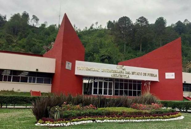 Gobierno estatal equipará laboratorios de Universidad Interserrana