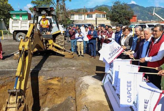 Céspedes preside inicio de obras en el Centro Escolar Ávila Camacho en Teziutlán