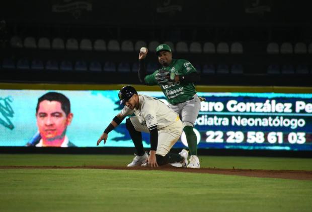 Olmecas se queda con el primero ante Pericos en un duelo de pitcheo