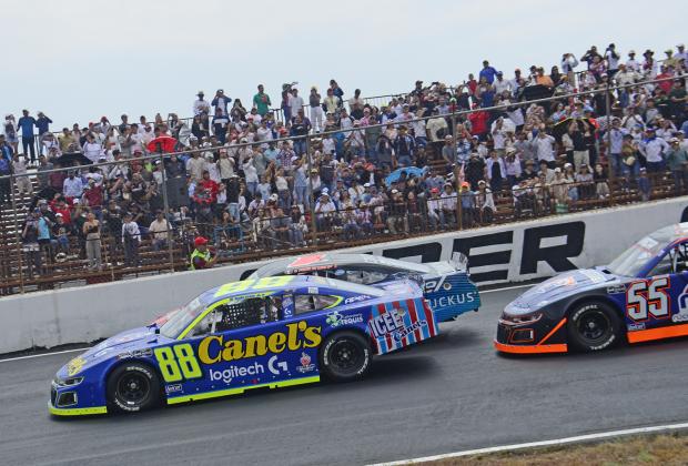 Rubén García Jr. se mantiene líder general de NASCAR México