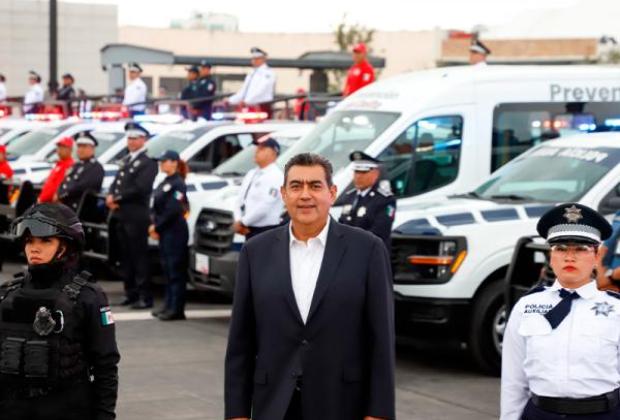 Céspedes entrega patrullas, chalecos balísticos y armamento a la Policía Estatal y municipios