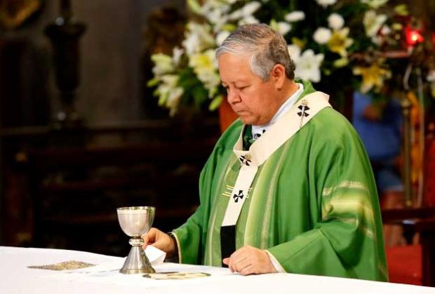 Arzobispo pide por familia muerta en Coronango y por Silvestre Salazar