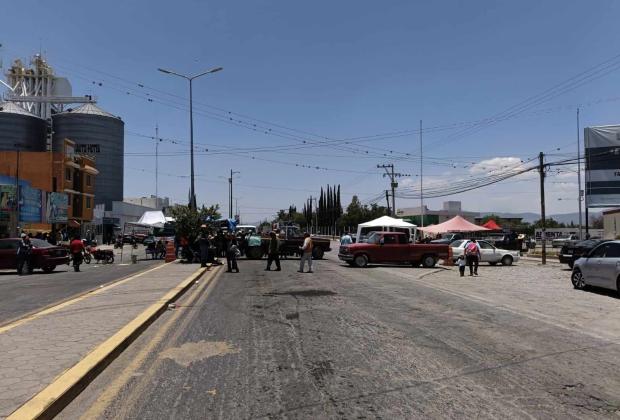 Continúa bloqueada federal México-Veracruz por habitantes de Tlacotepec