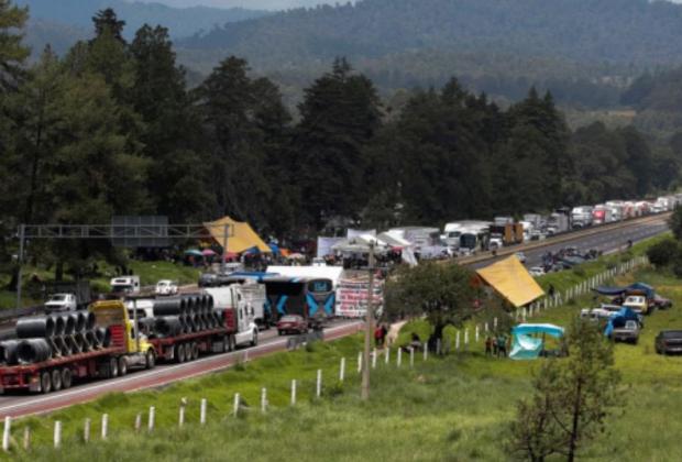 Bloqueo México-Puebla ronda los dos días; IP: pérdidas, arriba de 4 mil mdp