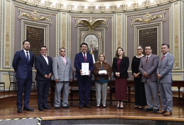 Gobierno de Puebla entrega Paquete Económico 2025 al Congreso