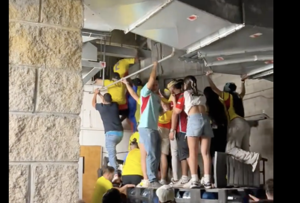 Aficionados se cuelan al estadio por los conductos de ventilación en final de Copa América