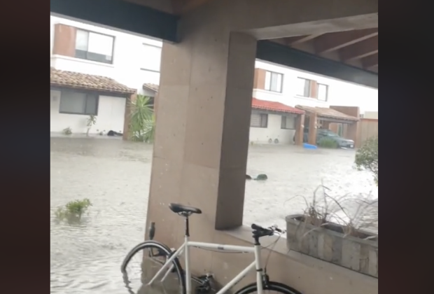 VIDEO Influencer muestra como vivió la inundación en Lomas de Angelópolis