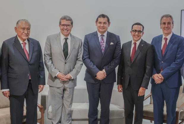 Ricardo Monreal presenta su libro Constitución del Pueblo de México