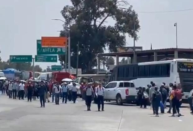 Tras movilizaciones, CNTE se retira de casetas en carreteras con rumbo a la CDMX 