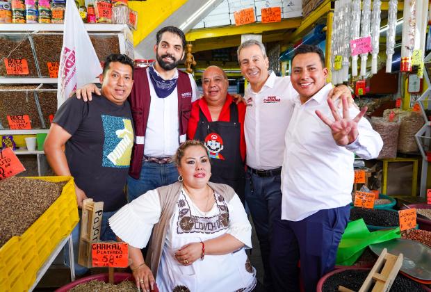 Pepe Chedraui se compromete en fortalecer servicios en la Central de Abasto