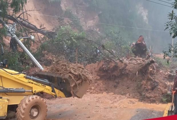 Lluvias y deslaves dañan 5 casas este lunes en municipios de Puebla