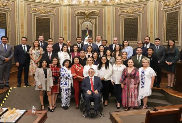 Céspedes asistió al cambio de integrantes del Congreso Local