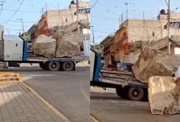 Camión de carga deja caer piedra en el centro de Tepexi; reforzarán prohibición 