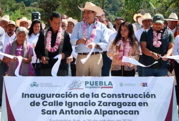 Céspedes inaugura tramos carreteros en Atzitzihuacán, Tochimilco y Tianguismanalco