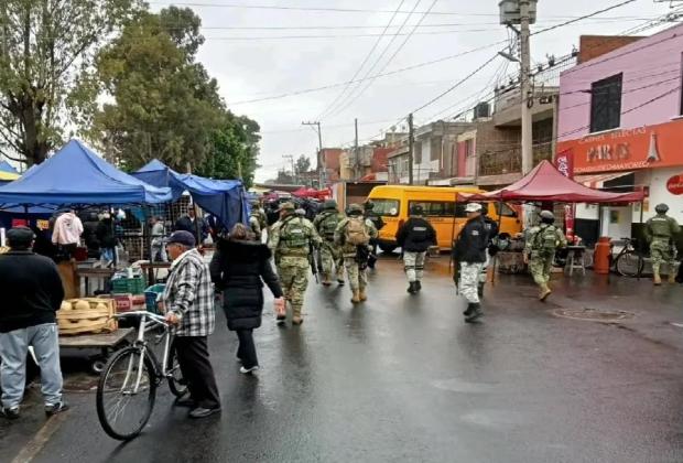 Tras asesinato, Ejército recorre el tianguis de Loma Bella