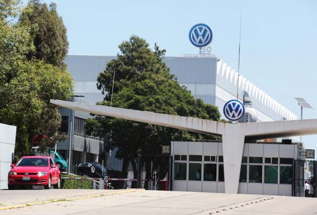 Falla informática en sede alemana de VW frena plantas de Puebla y Silao