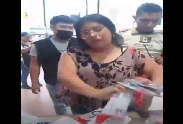 VIDEO Fardera intentó robar casi 6 mil pesos a Walmart