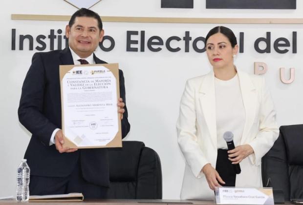 Felicita Céspedes a Armenta por recibir constancia como gobernador electo