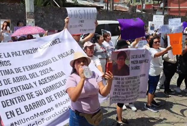 Marchan en Teziutlán contra los feminicidios