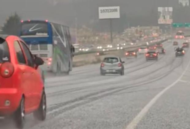 VIDEO La autopista México-Puebla y México-Toluca, se vistieron de blanco