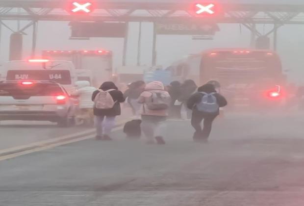 VIDEO Toman Normalistas de Teteles la caseta de Atempan, Puebla