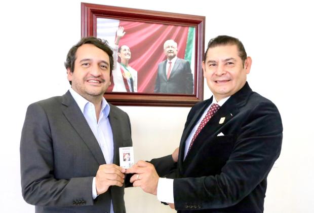 Recibe Alejandro Armenta credencial de afiliación a Morena