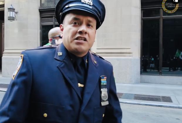 VIDEO Oficiales de la policía de Nueva York muestran orgullosos raíces atlixquenses y mixtecas