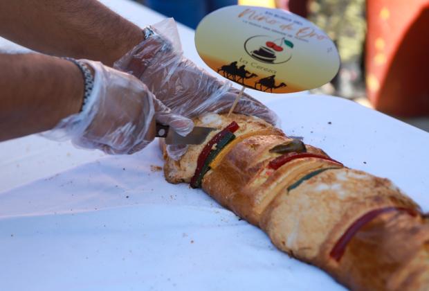 Asiste a cortar la Rosca Monumental el cinco de enero