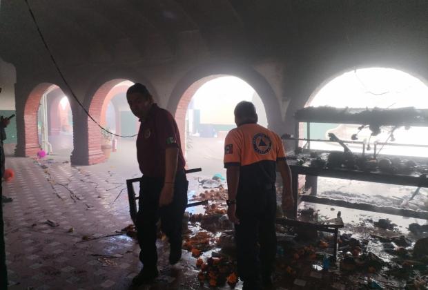 Se registra incendio en altar de muertos en escuela de Teziutlán