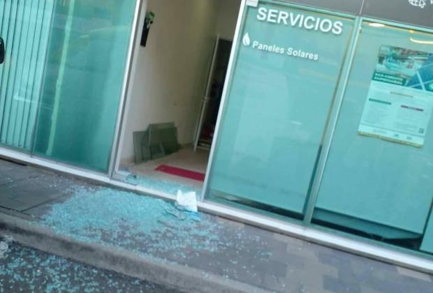 Dan cristalazo a locales de Plaza Pabellón San Ángel; detienen a vigilante 