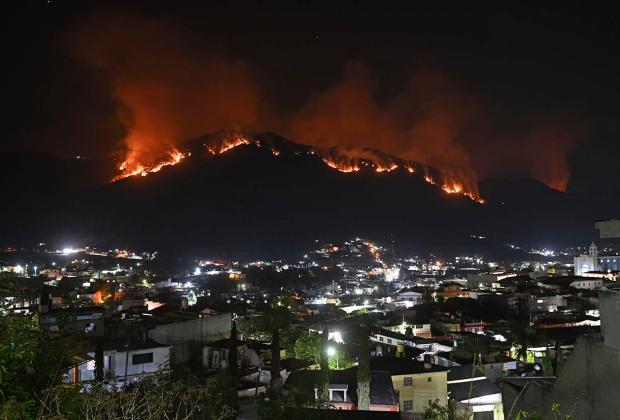 Preocupa a vecinos de Tetela de Ocampo avance del incendio forestal