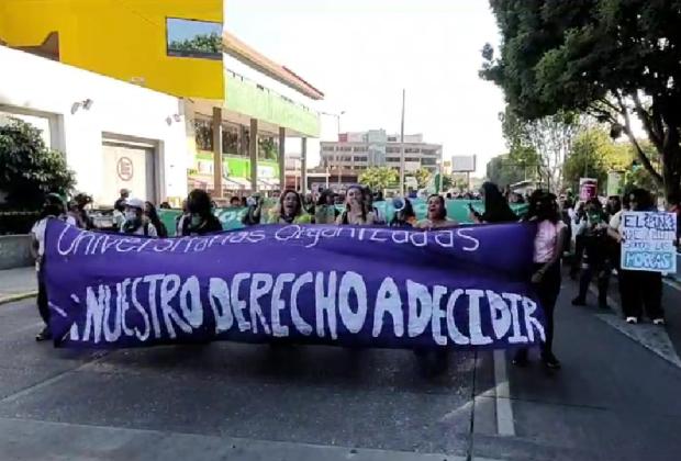 Mujeres exigen aborto legal en las calles de Puebla
