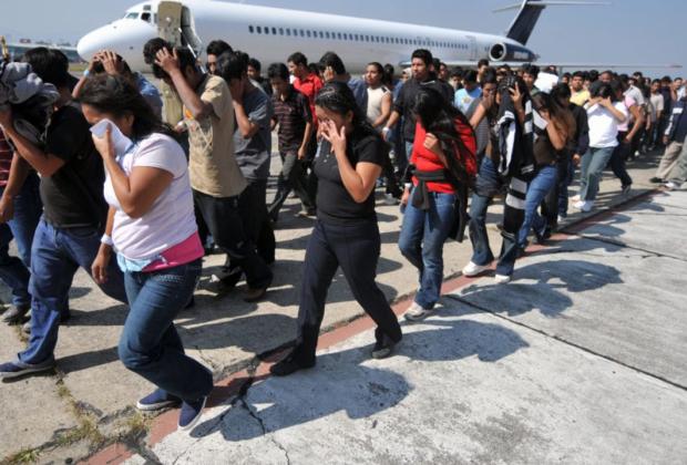 Más de 300 migrantes deportados son poblanos; Armenta ofrece apoyo