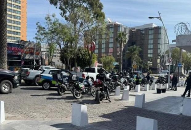 Movilización policial en Avenida Juárez causa pánico entre peatones y locatarios