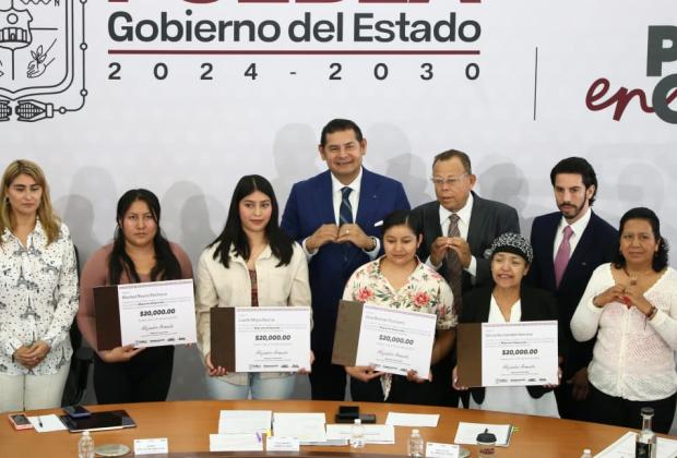 Armenta apoya a poblanos repatriados con Migrante Emprende